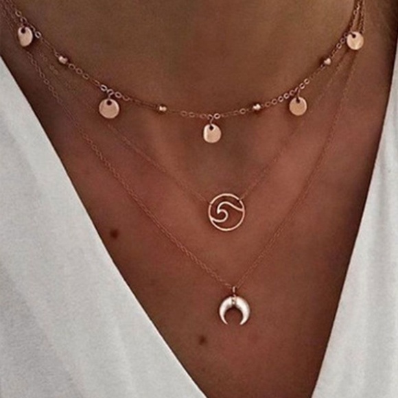 **FARAH* Gold Moon Triple Layer Pendant Necklace - Picture 5 of 6